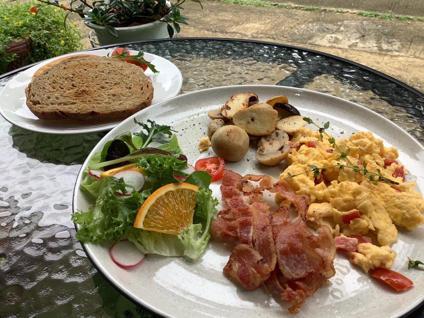 Big Breakfast with Bacon at MaeKung Cafe Krabi